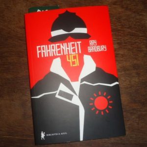 Livro Fahrenheit 451 - Autor: Ray Bradbury