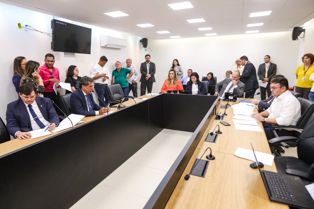 a proposta seguirá para Plenário, para apreciação dos demais deputados.