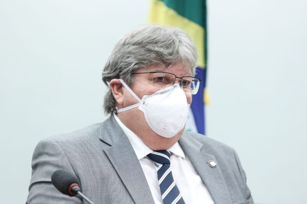 João Azevêdo já está imunizado com três doses da vacina - Foto: Reprodução