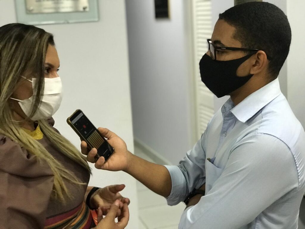 Elissandra durante entrevista ao repórter Júnior Lisboa – Foto: Reprodução