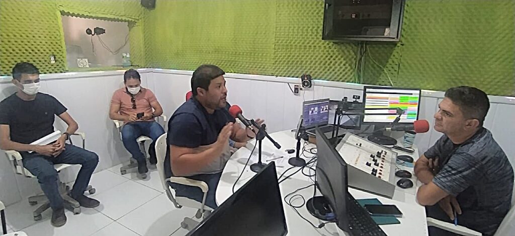 Vereador de Guarabira, Renato Meireles, concedeu entrevista à uma rádio local de Pilõezinhos - Foto: Divulgação