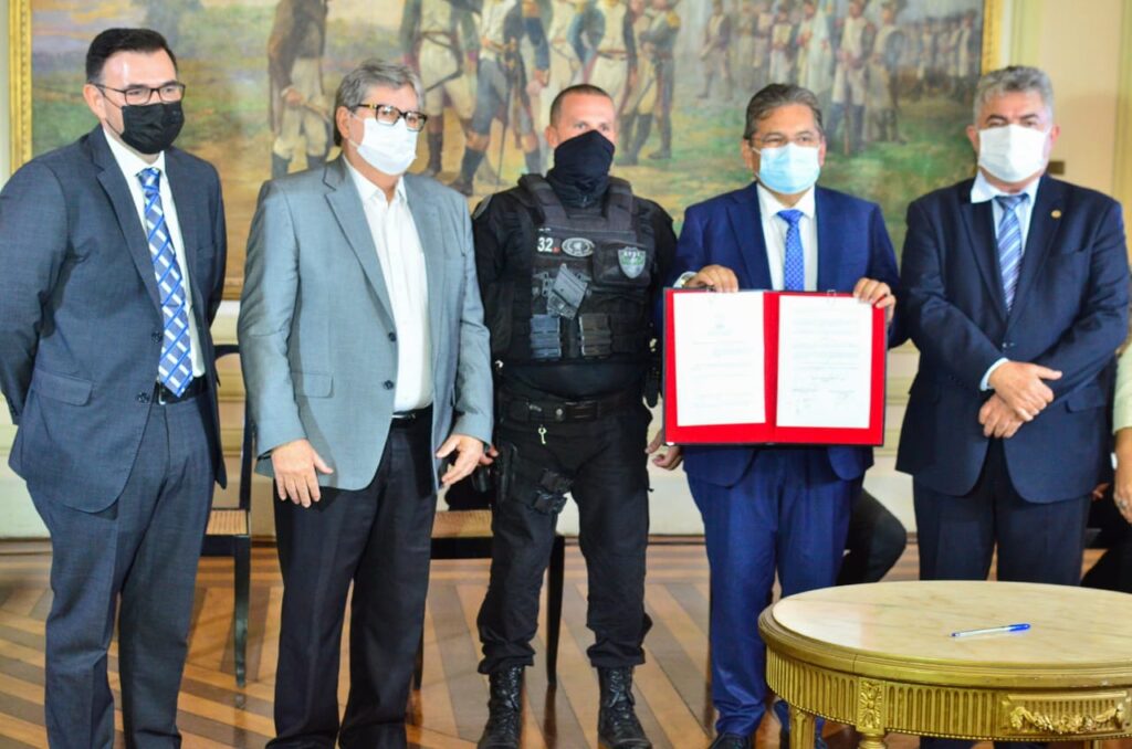 Solenidade aconteceu no Palácio da Redenção com a presença dos deputados e do governador João Azevedo - Foto: Divulgação