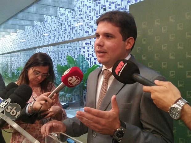 Deputado Hugo Motta (Republicanos-PB) concede entrevista na Câmara (Foto: Nathalia Passarinho / G1)
