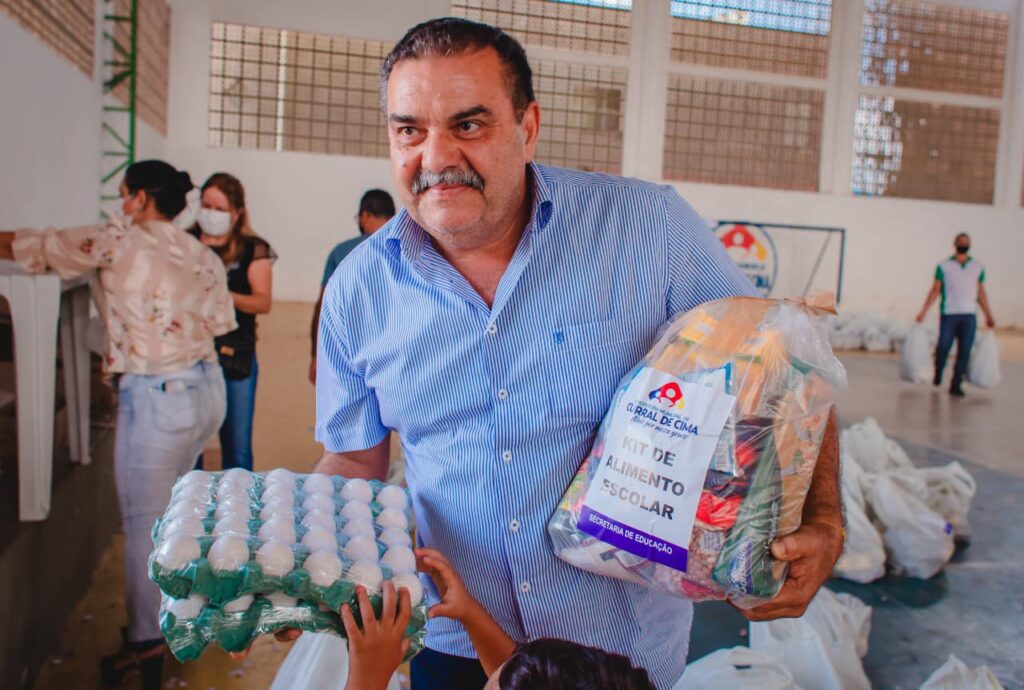 Prefeito Totó Ribeiro participou da ação – Foto: Assessoria