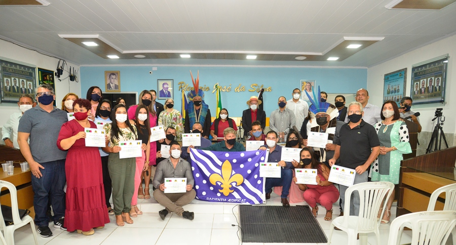 Mais de 30 educadores foram homenageados – Foto: Flavinho Guedes