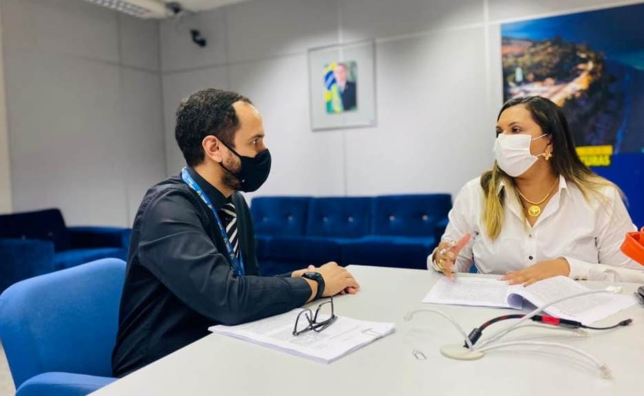 Na Caixa, Elissandra assina convênio para obras em Itapororoca – Foto: Assessoria