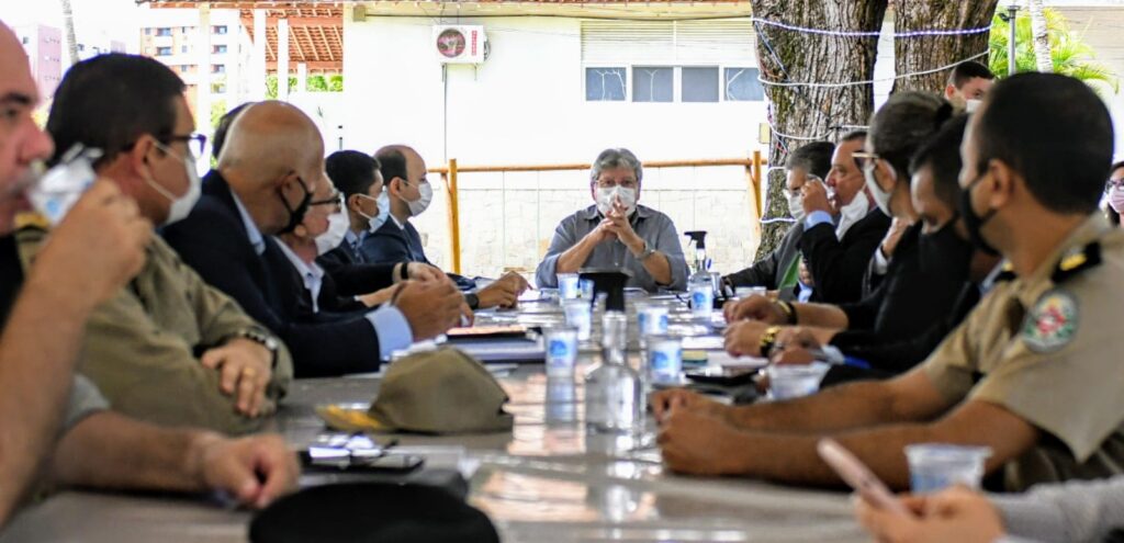 João Azevêdo se reuniu com representantes da Polícia Militar e Corpo de Bombeiros Militar - Foto: Divulgação