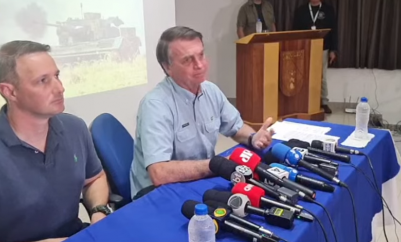 Bolsonaro durante entrevista para jornalistas, no Guarujá, litoral de São Paulo – Foto: Reprodução/Portal ISN