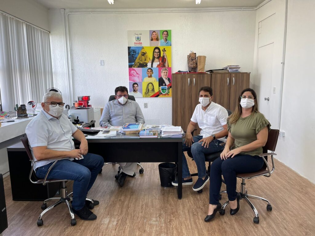 Tota Guedes esteve acompanhado do gabinete de Buba em encontro com secretário de Educação do Estado - Foto: Divulgação