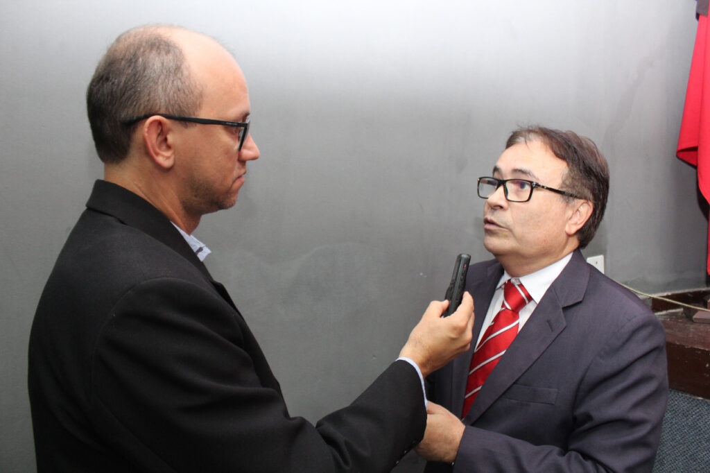Advogado Harrison Targino concede entrevista ao repórter Lenilson Balla – Foto: Francisco Massa