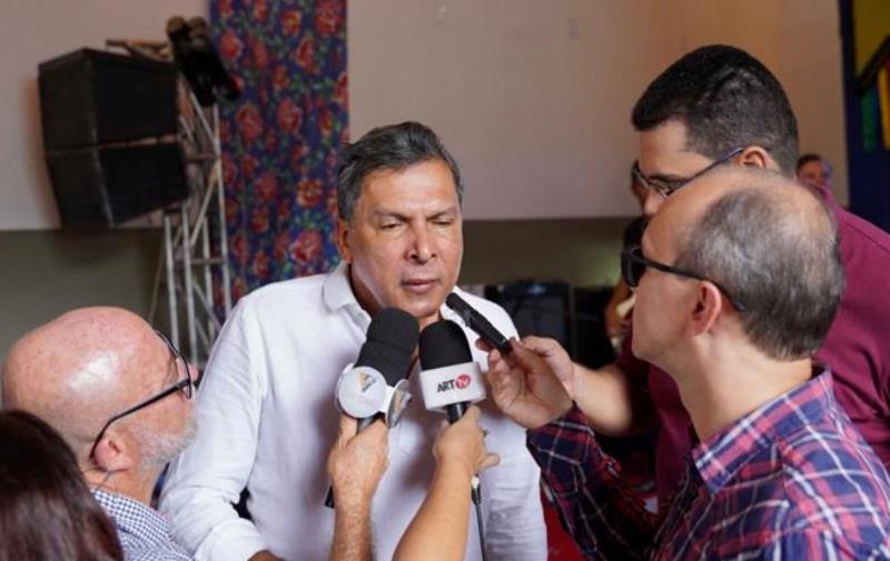 Deputado Ricardo Barbosa (PSB) durante entrevista para jornalistas - Foto: Assessoria