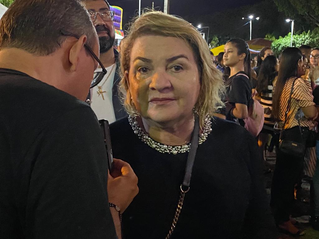 Magna participou da tradicional procissão de Santa Rita de Cássia, em Rio Tinto - Foto: Blog Lenilson Balla