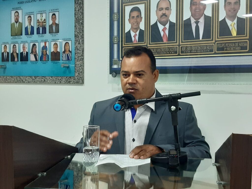 Lúcio discursa na tribuna da Casa Ponciano Pessoa – Foto: Lenilson Balla
