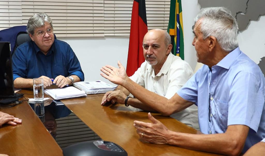 Também esteve na reunião o prefeito de Nova Palmeira, Ailton Gomes - Foto: Divulgação
