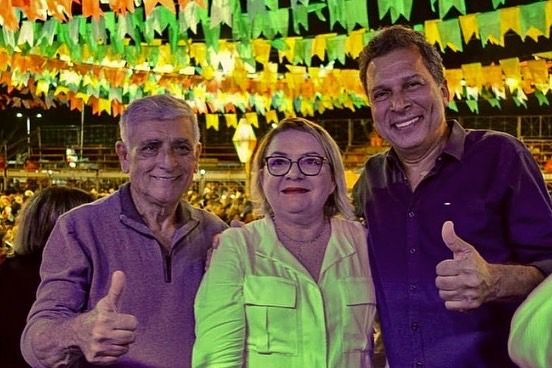 Barbosa esteve acompanhado da prefeita Magna e vereadores aliados – Foto: Assessoria