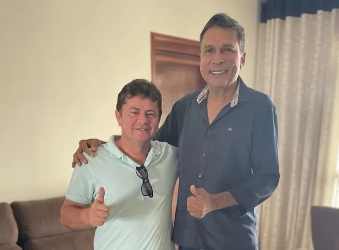 Ricardo Barbosa (direita) amplia sua base rumo à Câmara Federal com a chegada de Adriano (esquerda) - Foto: Divulgação