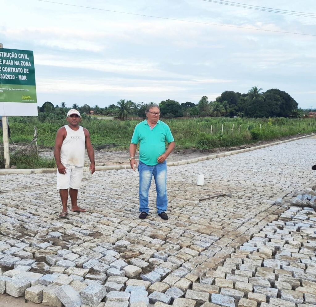 Vereador Pereira fiscaliza obras, a partir de requerimentos pedindo benefícios – Foto: Reprodução/Arquivo Pessoal