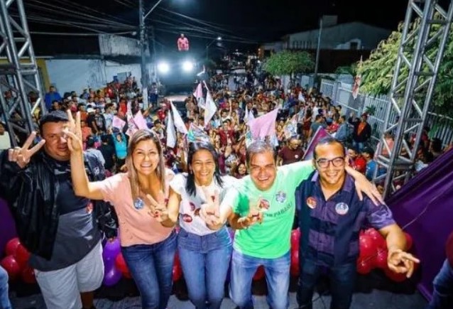 Candidata foi surpreendida por uma grande festa – Foto: Assessoria