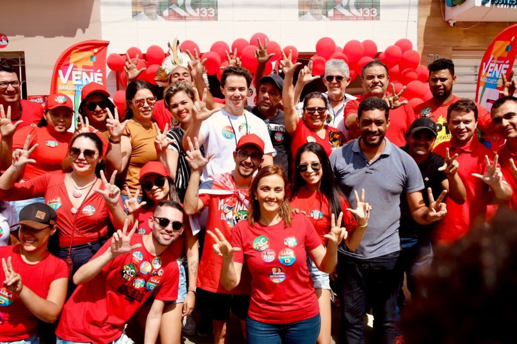 Veneziano esteve acompanhado do candidato a Senador Ricardo Coutinho (PT) e de lideranças locais - Foto: Divulgação