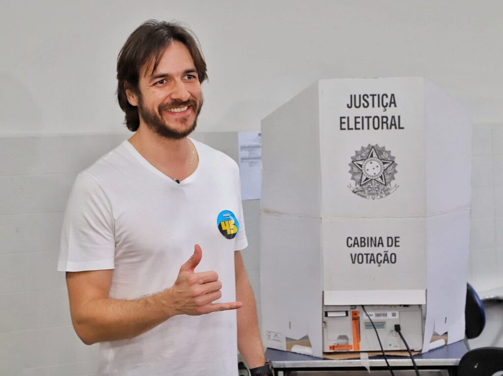 Pedro deseja sorte a João – Foto: Assessoria