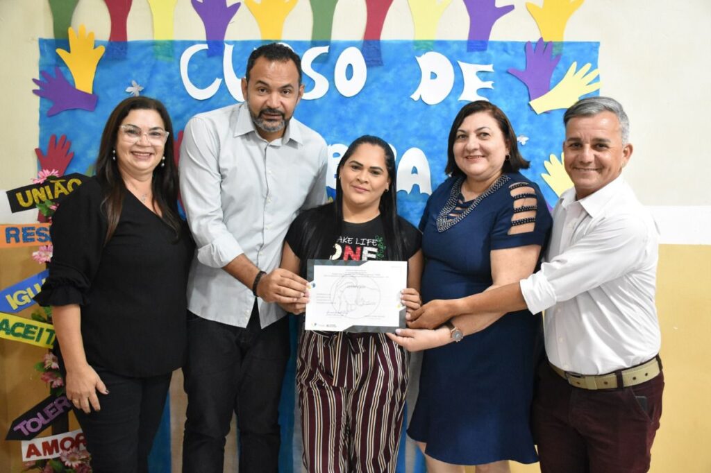 Objetivo da formação é ampliar comunicação com pessoas que possuem deficiência auditiva – Foto: Assessoria