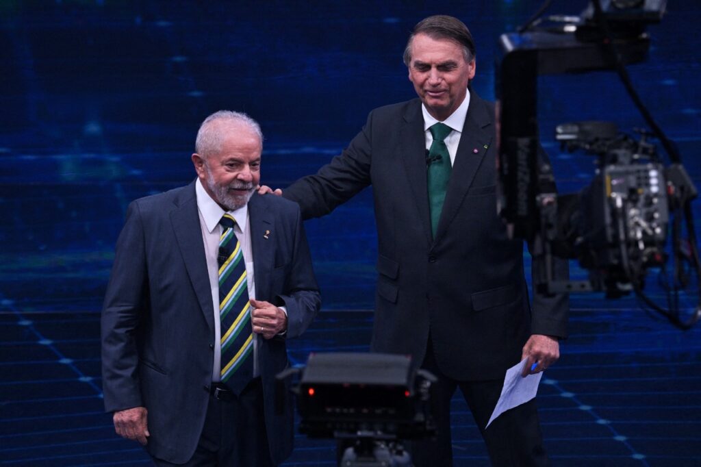 Bolsonaro chegou a se encostar em Lula num certo momento - Foto: O Tempo / Reprodução