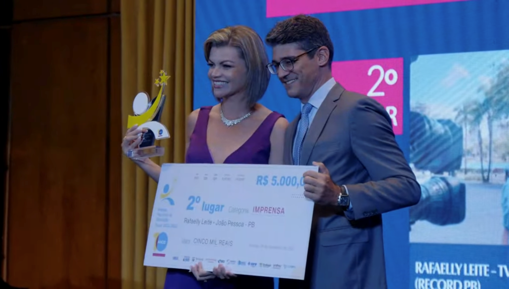 Rafaelly Leite foi premiada por reportagem sobre educação fiscal (Foto: Reprodução)