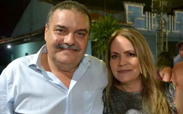 Prefeito Totó Ribeiro ao lado da primeira-dama Tekinha Aguiar - Foto: Reprodução/internet