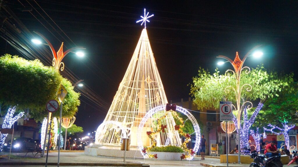 Mamanguape recebeu um colorido especial e muitas luzes para festejar o Natal - Foto: Reprodução/Divulgação