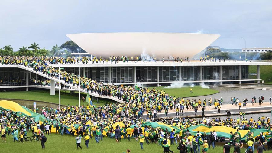 Terroristas invadiram os prédios do Congresso Nacional, do Planalto e do STF - Evaristo Sa, AFP/Reprodução