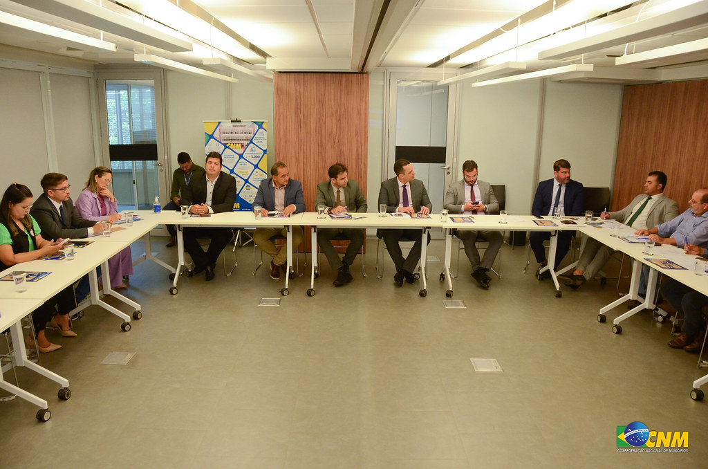 Prefeitos foram acompanhados do secretário executivo da Famup, Pedro Dantas - Foto: Divulgação