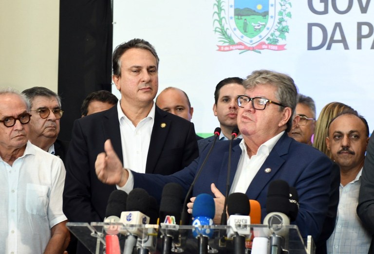 João Azevêdo anuncia reajuste de 80,02% aos professores prestadores de serviço - Foto: José Marques