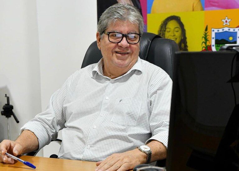 Governador João Azevêdo reassumiu o cargo nesta terça-feira (25), após cumprir missão na China - Foto: Divulgação/Secom-PB