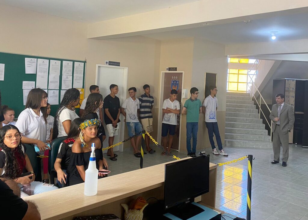Estudantes visitam Fórum de Rio Tinto - Foto: Assessoria