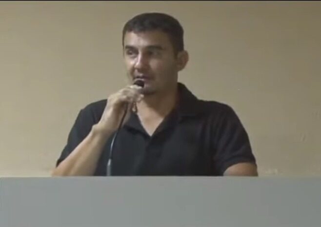 Emocionado, o vereador Daniel Paulino da Silva renunciou ao mandato na Câmara Municipal de Capim - Foto: Reprodução/Notícia Real