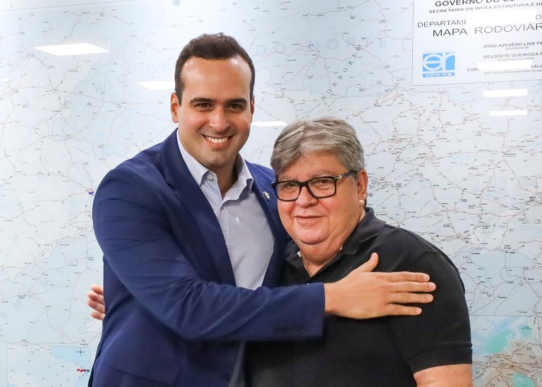 Lucas Ribeiro (esquerda) e João Azevêdo (direita) - Foto: Francisco França