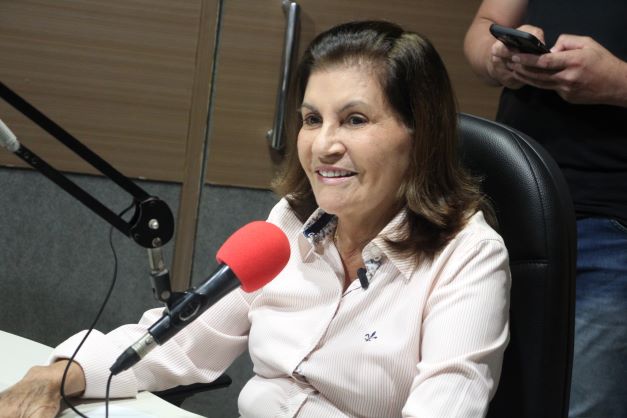 Prefeita de Mamanguape, Maria Eunice, durante entrevista na Correio do Vale FM – Foto: Assessoria