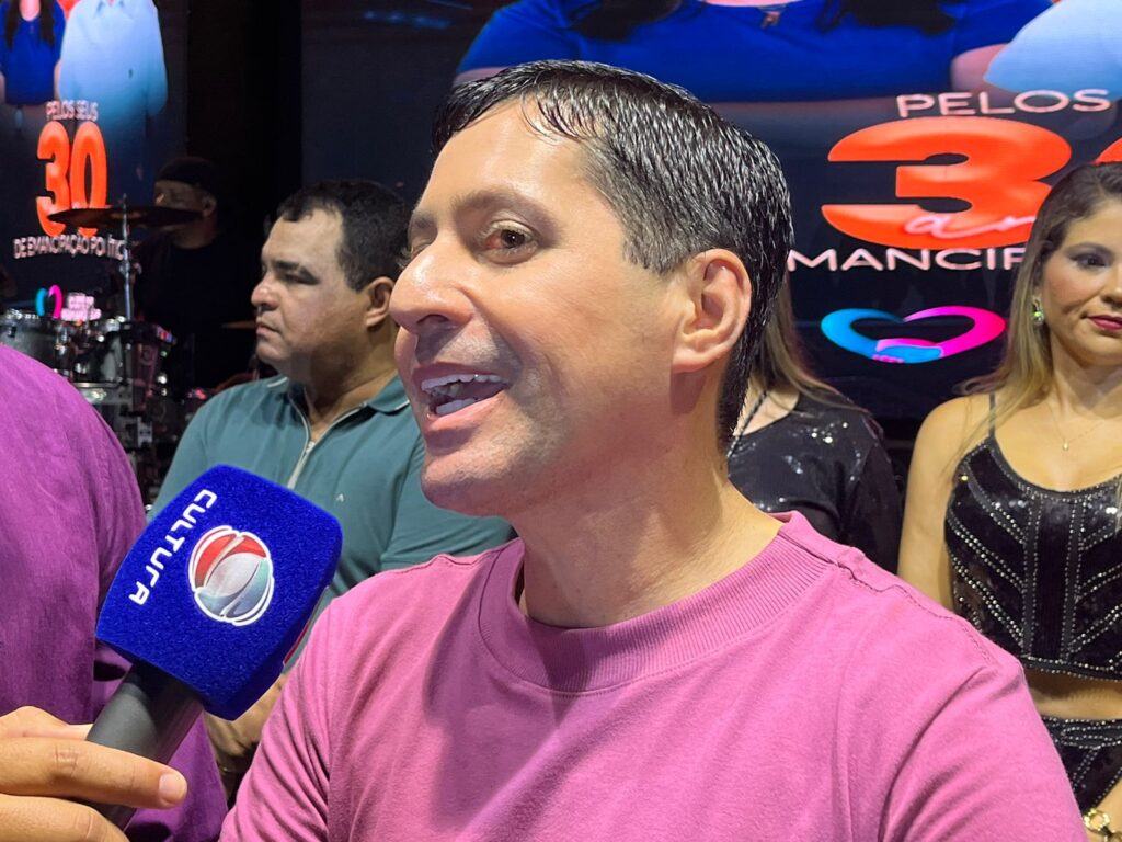 Prefeito de Cuité de Mamanguape, Helhinho Souza, no aniversário de 30 anos da cidade - Foto: Blog Lenilson Balla