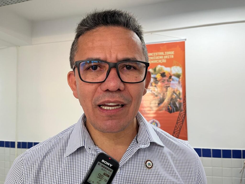 Roberto de Souza, deixa o cargo de secretário de Educação da Paraíba - Foto: Blog Lenilson Balla