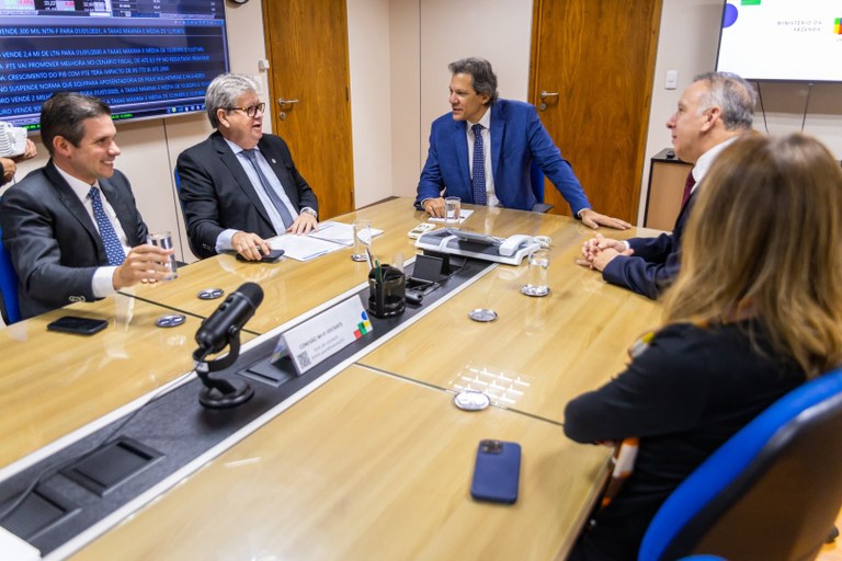 Reuniões foram acompanhadas pelos deputados federais Hugo Motta e Aguinaldo Ribeiro e por auxiliares da gestão estadual - Fotos: Secom MF