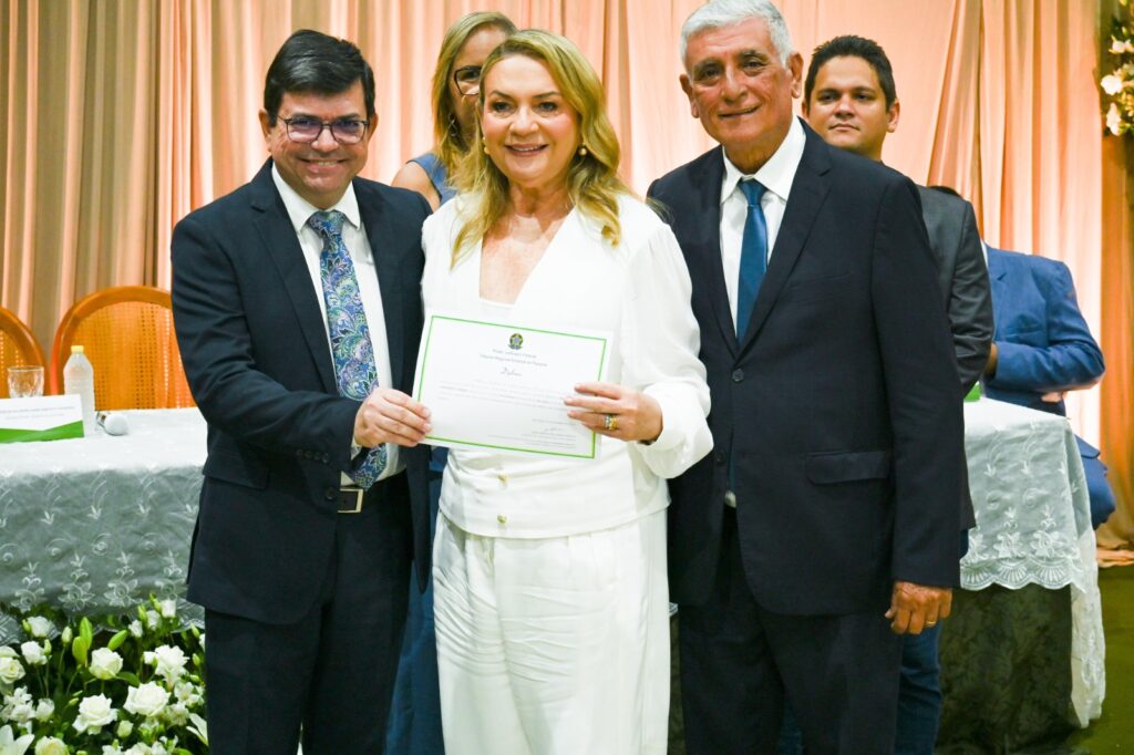 Magna Gerbasi diplomada prefeita de Rio Tinto pela quarta vez - Foto: Blog Lenilson Balla