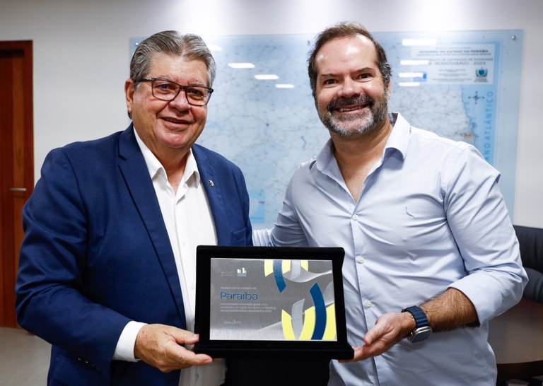 Governador João Azevêdo e o diretor presidente do CLP, Tadeu Barros - Foto: Francisco França