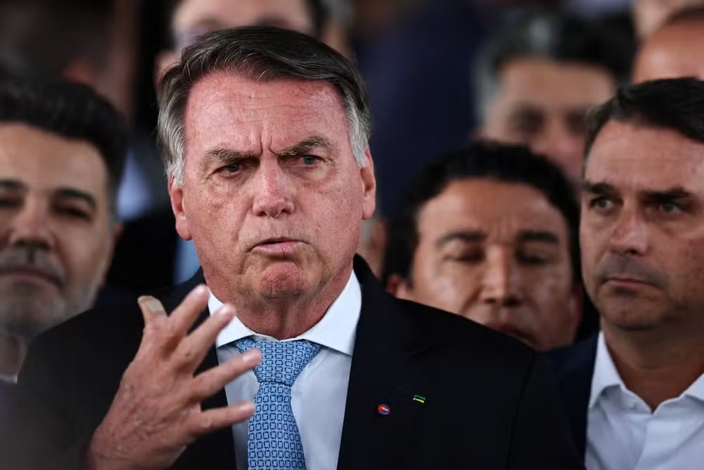 Bolsonaro durante entrevista coletiva após virar réu por tentativa de golpe de Estado. — Foto: Adriano Machado/Reuters