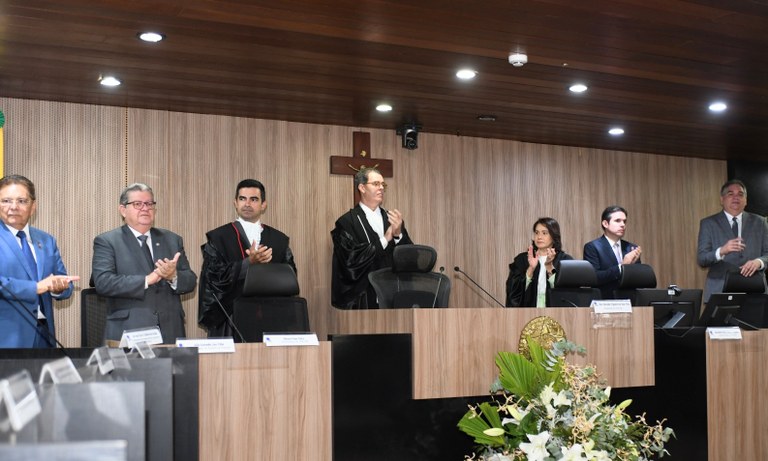 João Azevêdo prestigia posse de desembargadores Oswaldo Trigueiro e Márcio Murilo na presidência e vice-presidência do TRE-PB - Foto: José Marques
