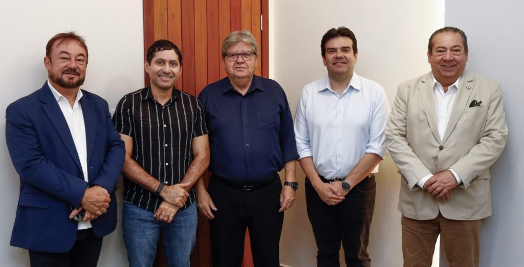 Audiência de Helhinho com o governador foi articulada pelo deputado Eduardo Carneiro - Foto: Reprodução