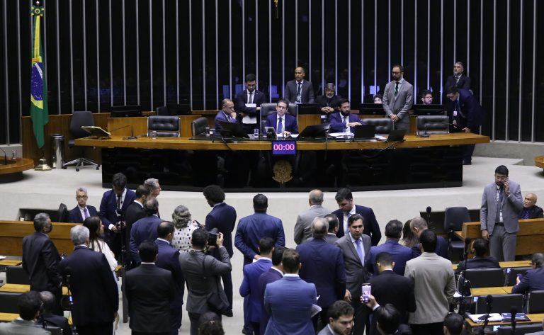 Deputados na sessão do Plenário - Foto: Kayo Magalhães/Câmara dos Deputados